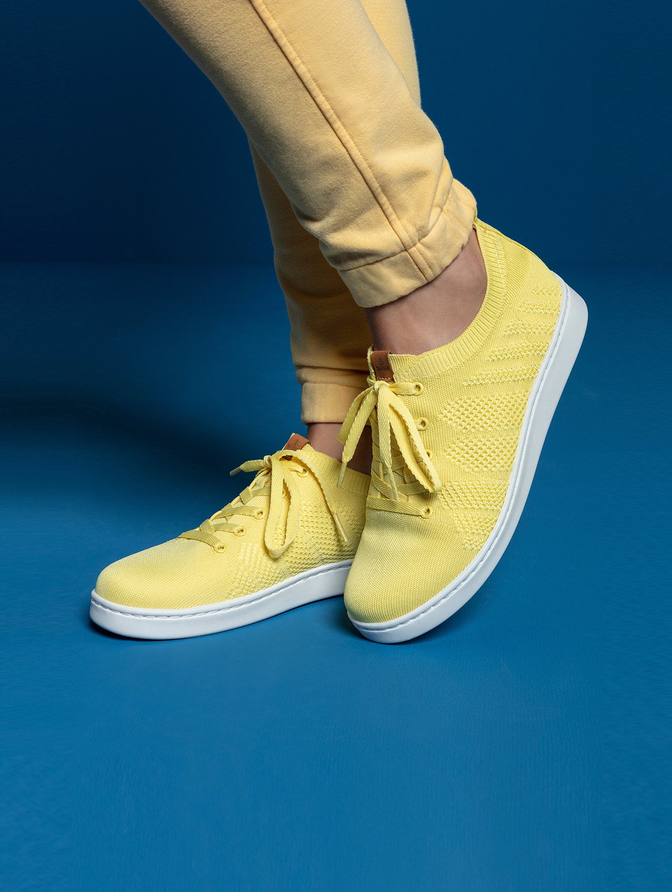AMARELO
