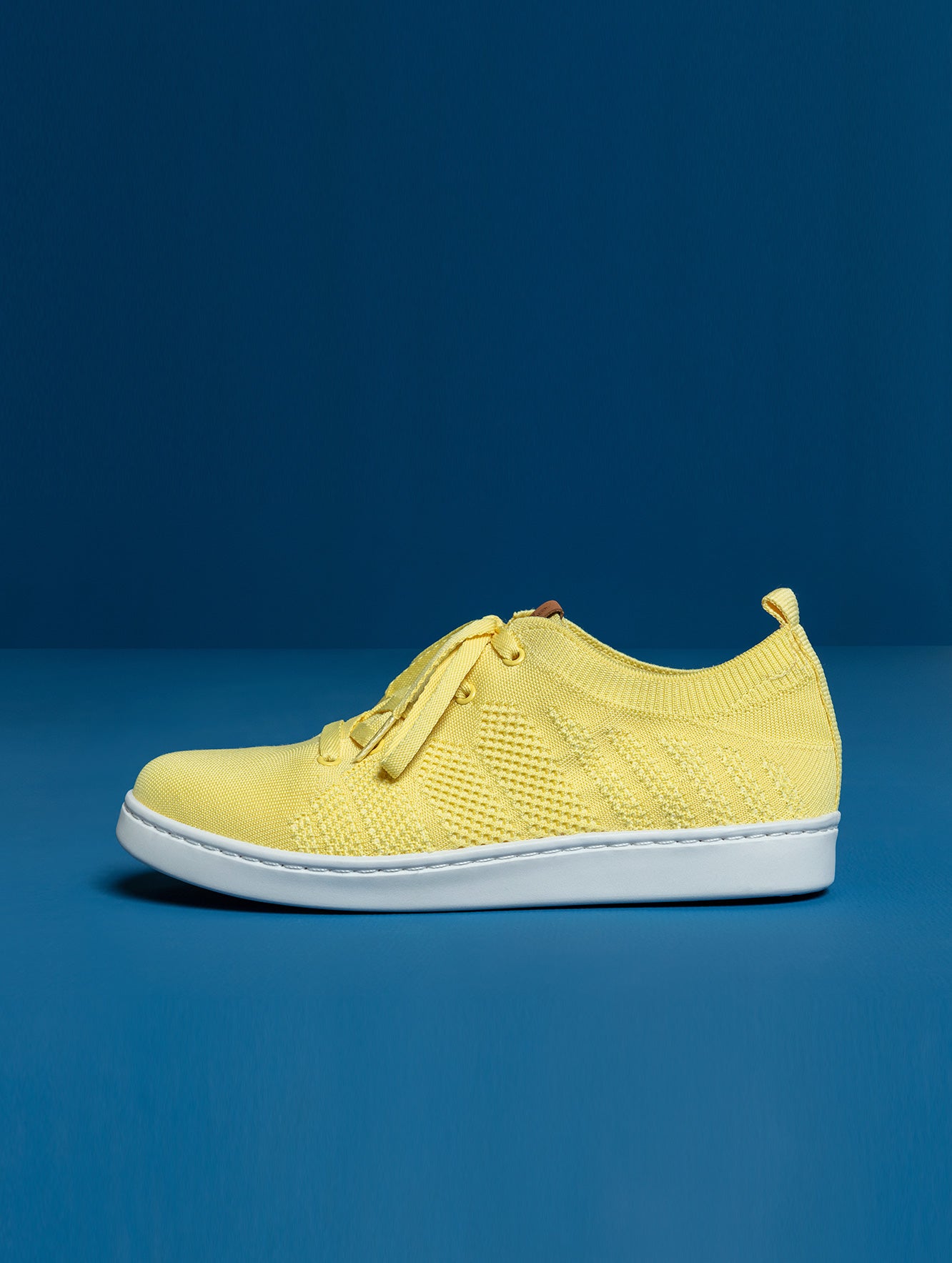 AMARELO